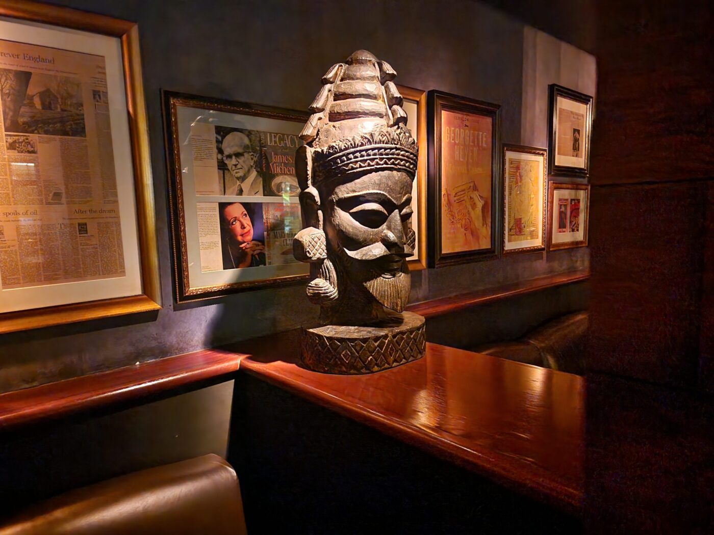 THE BAR next to Salon De Ning (4)